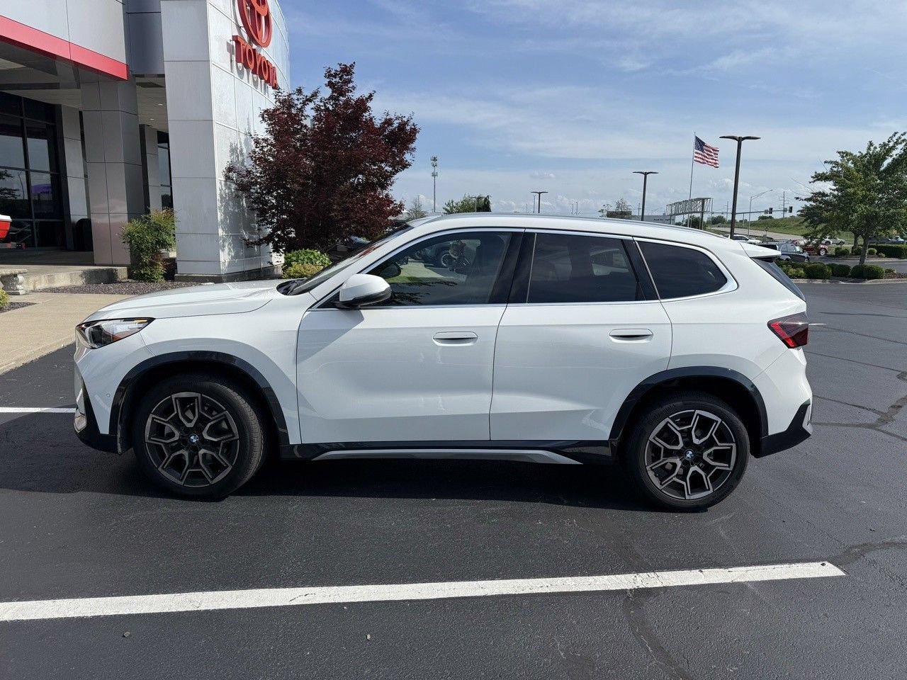 Used 2025 BMW X1 xDrive28i w/ Convenience Package AWD/4WD image 4