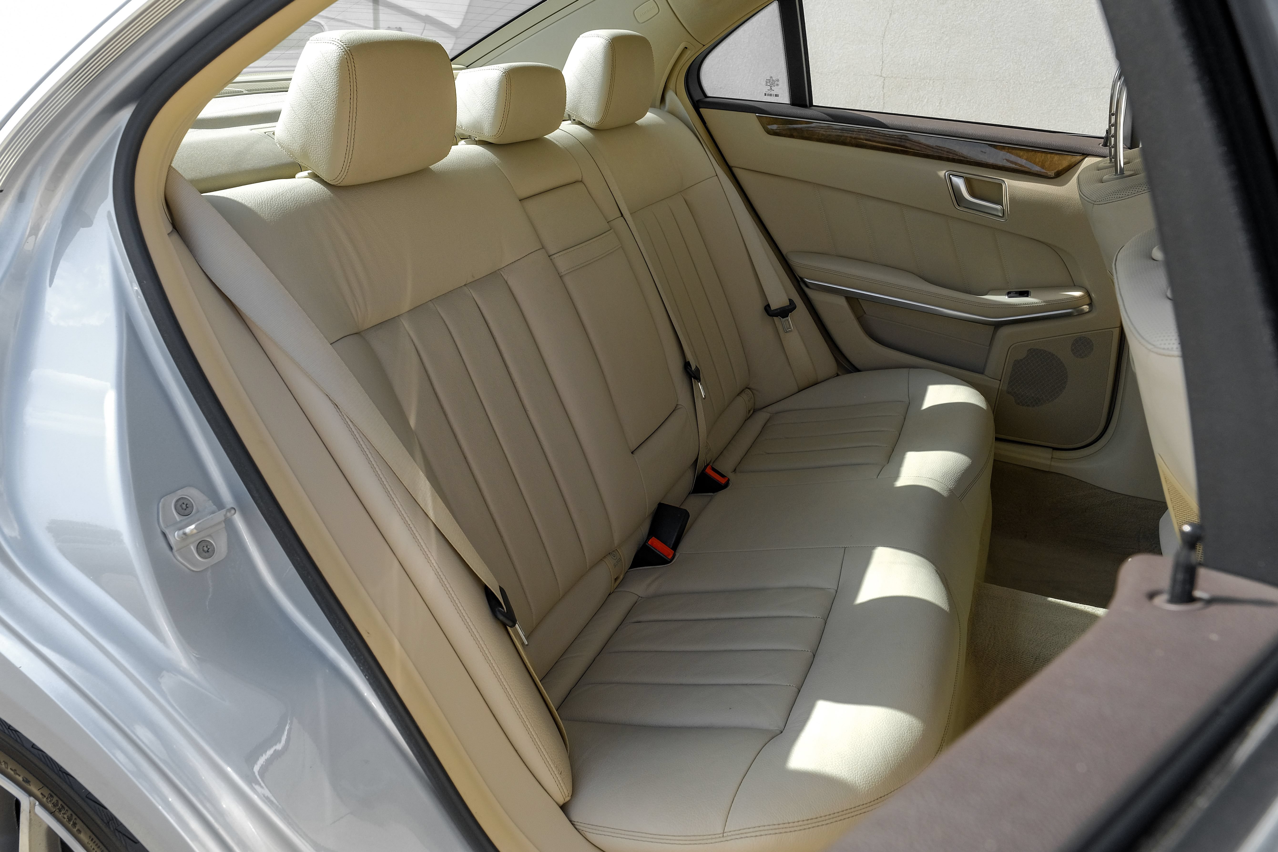 Used 2014 Mercedes-Benz E 550 4MATIC Sedan w/ Premium 1 Package image 38