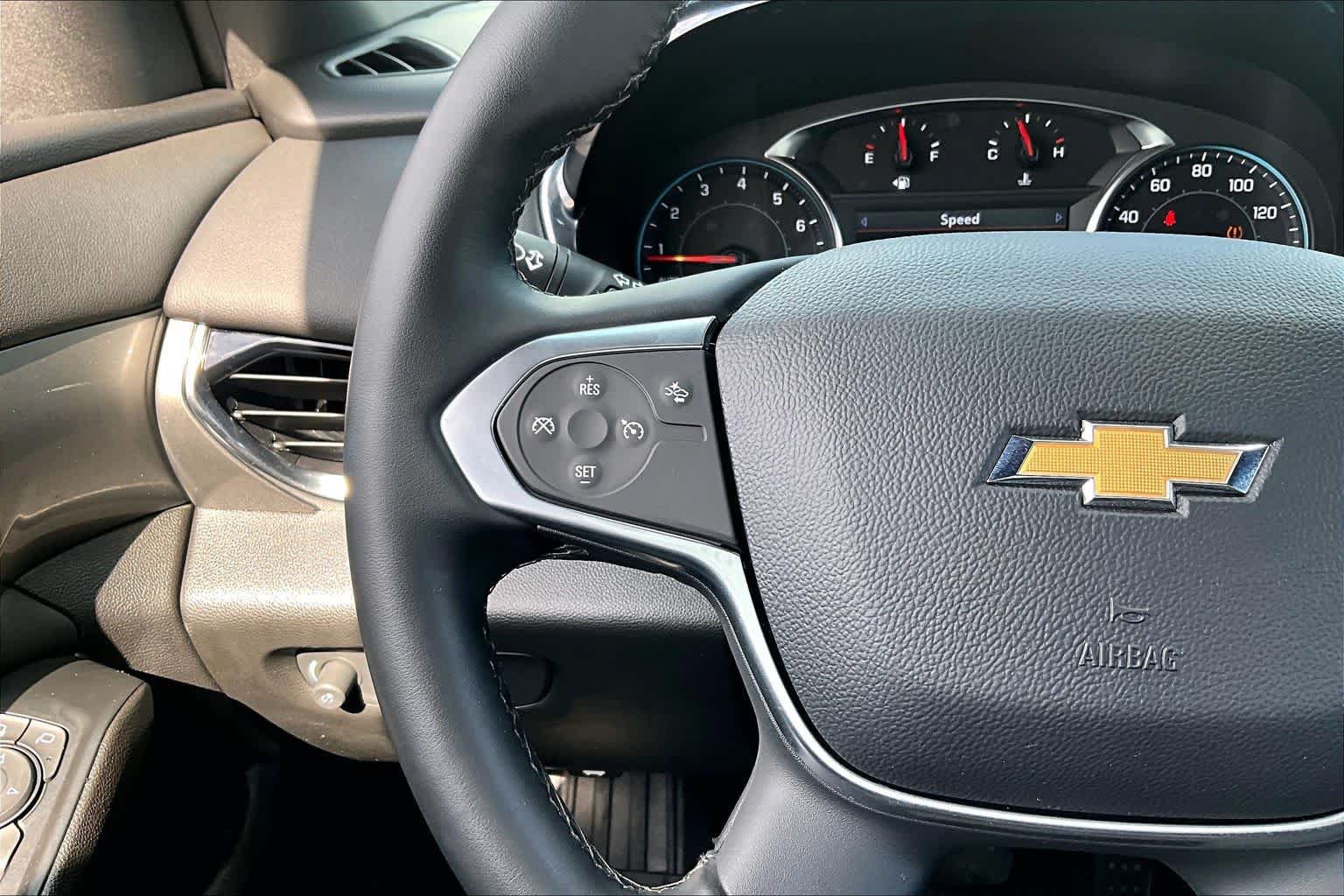Used 2023 Chevrolet Traverse LT FWD image 24