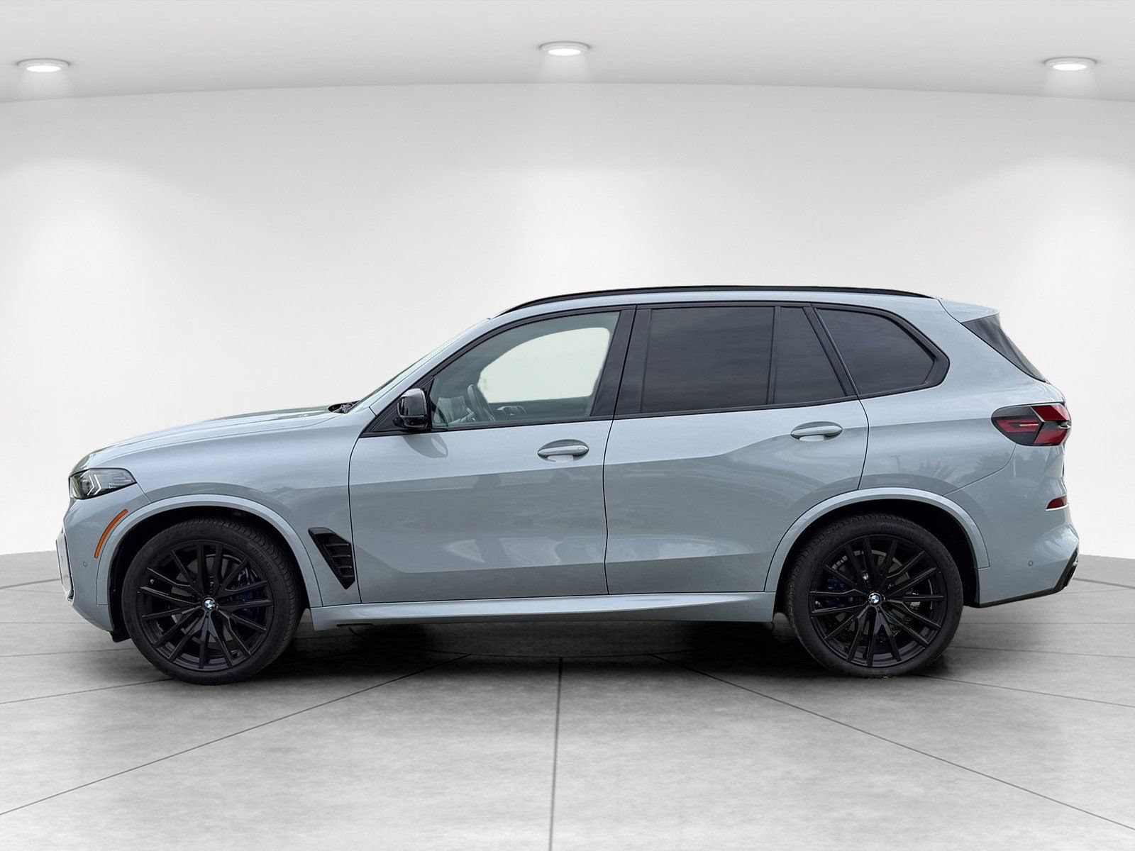 Certified 2024 BMW X5 M60i w/ Parking Assistance Package AWD/4WD image 7