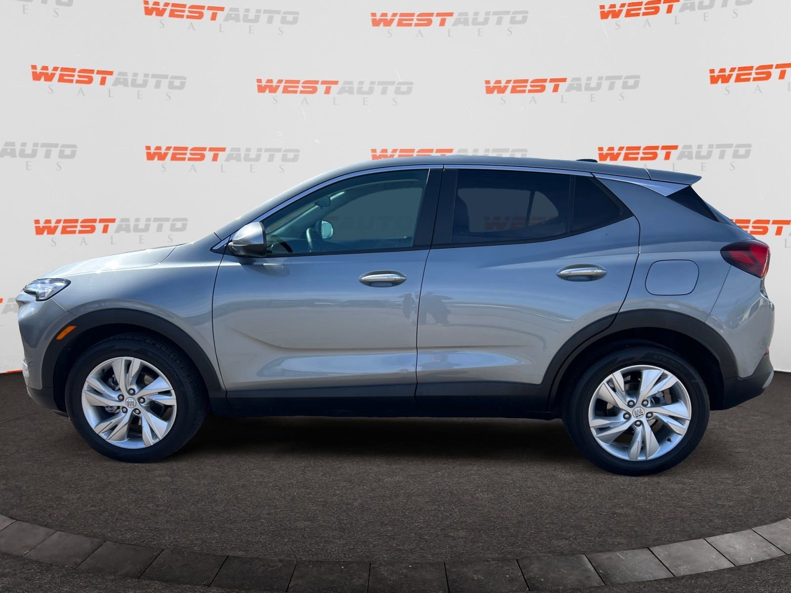 Used 2025 Buick Encore GX Preferred FWD image 2