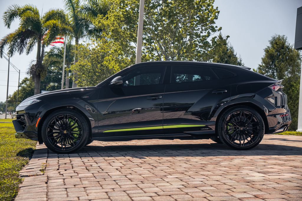 Used 2026 Lamborghini Urus Performante AWD/4WD image 2