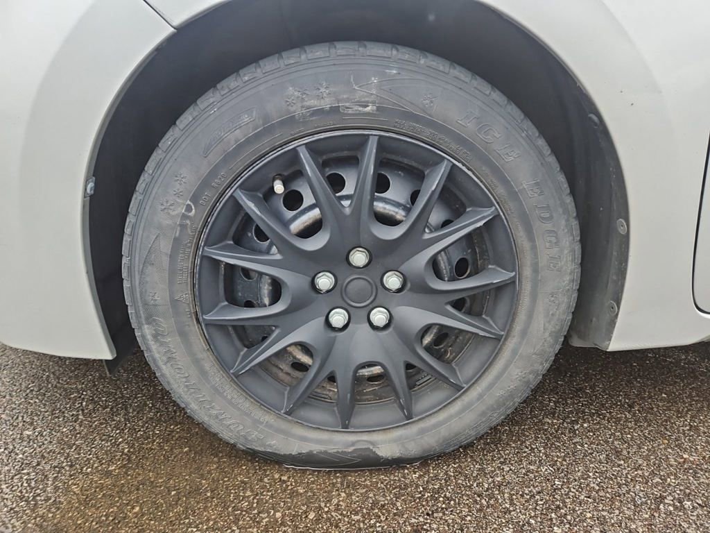 Used 2016 Toyota Corolla LE FWD image 4