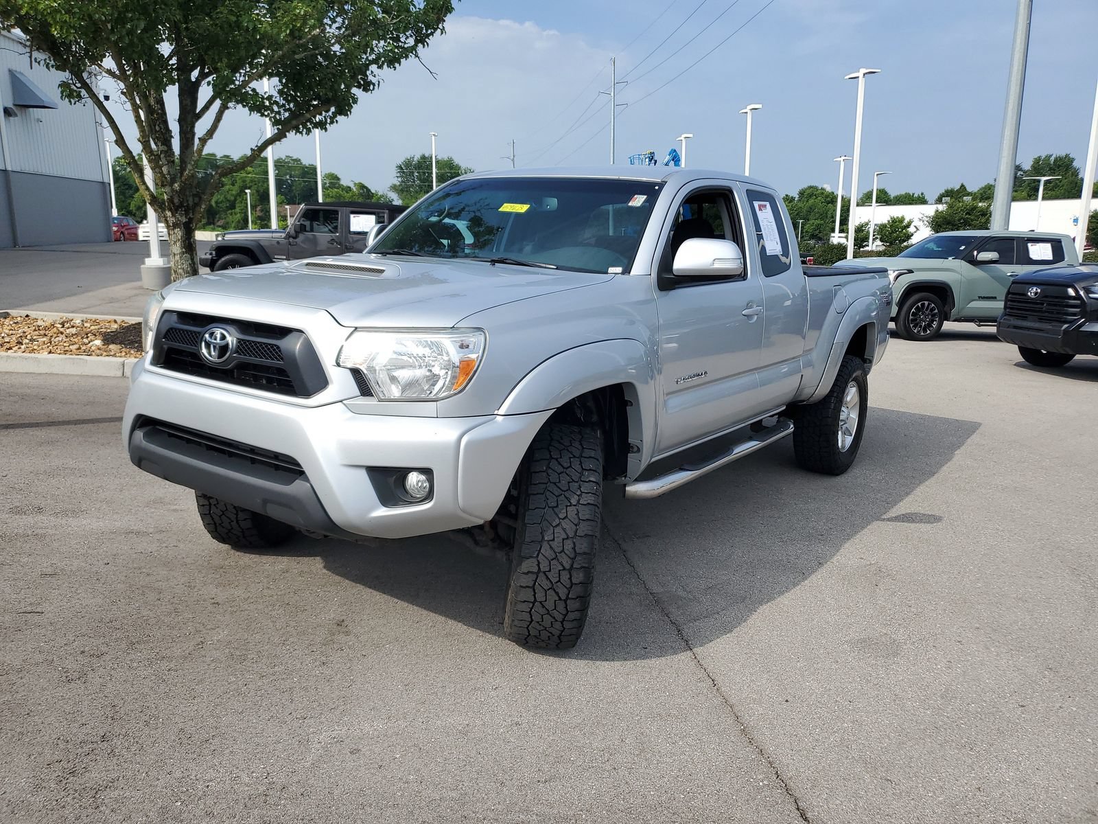 Used 2012 Toyota Tacoma 4x4 Access Cab V6 w/ TRD Sport Pkg image 2