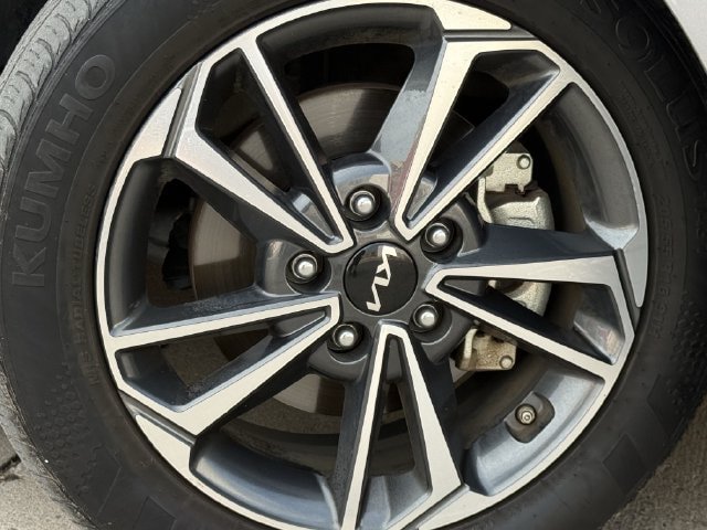 Used 2024 Kia Forte LXS w/ LXS Technology Package FWD image 9