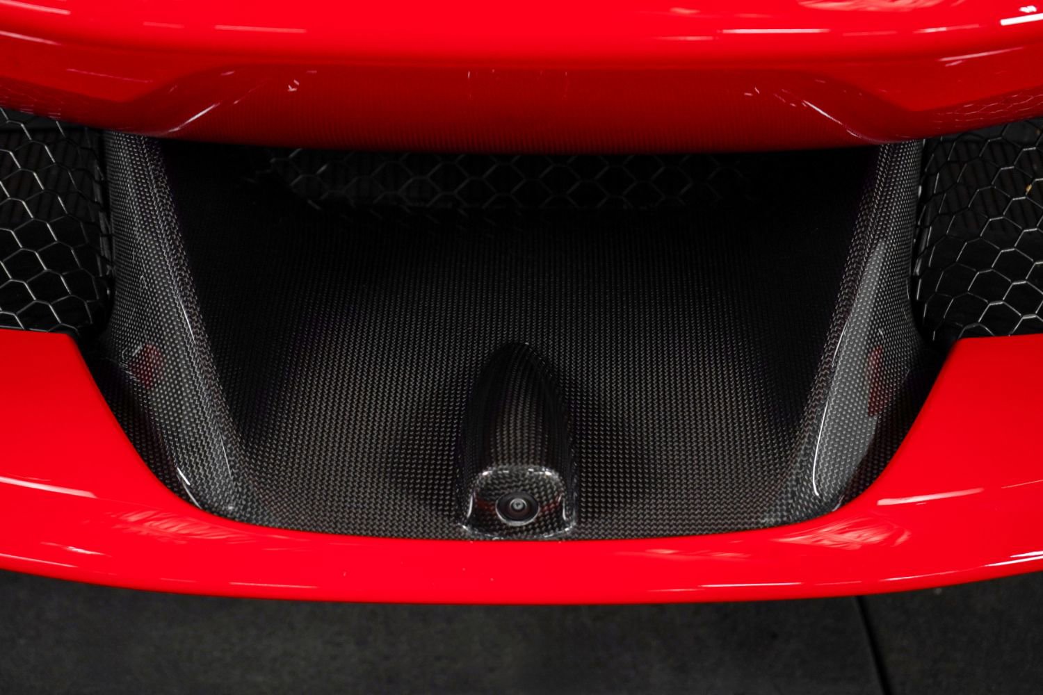 Used 2022 Ferrari SF90 Spider image 17