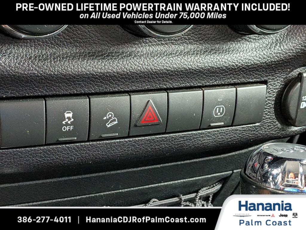 Used 2017 Jeep Wrangler Unlimited Sahara w/ Connectivity Group AWD/4WD image 21