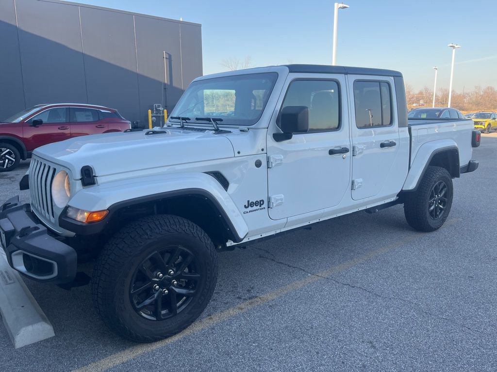 Used 2022 Jeep Gladiator Sport image 1