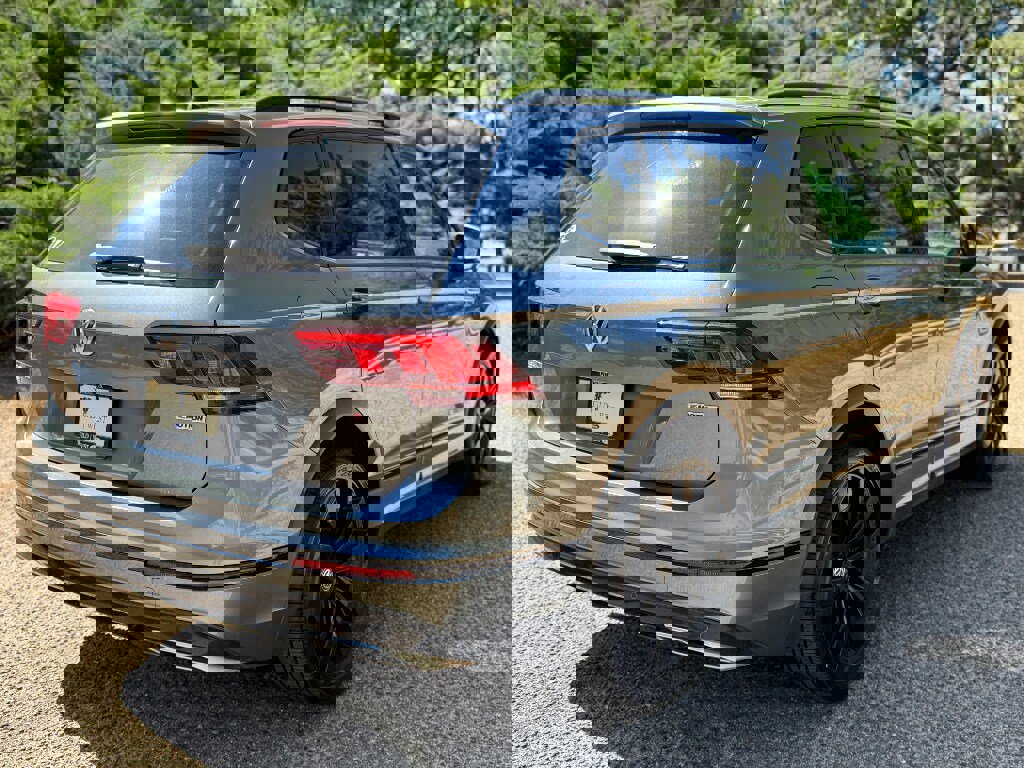 Used 2021 Volkswagen Tiguan SE image 5