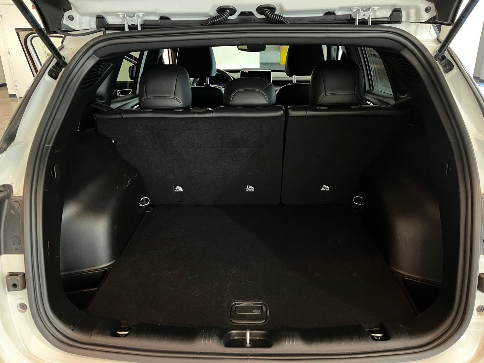 Used 2025 Jeep Compass Trailhawk AWD/4WD image 31