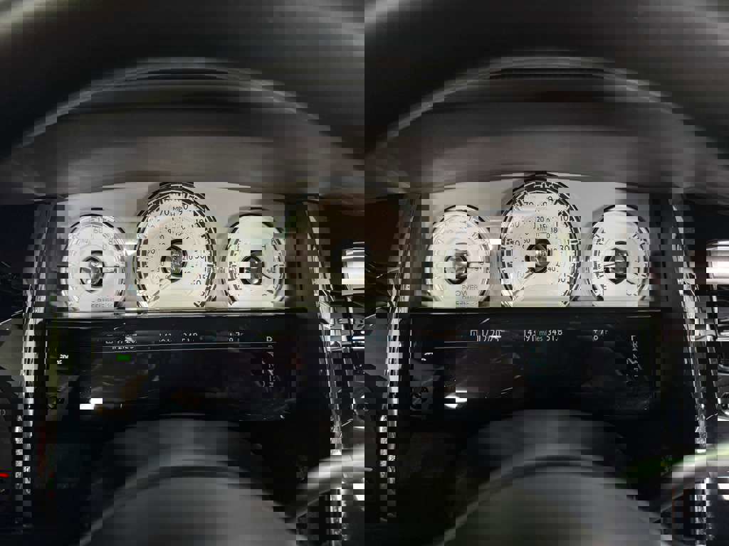 Used 2019 Rolls-Royce Dawn image 23