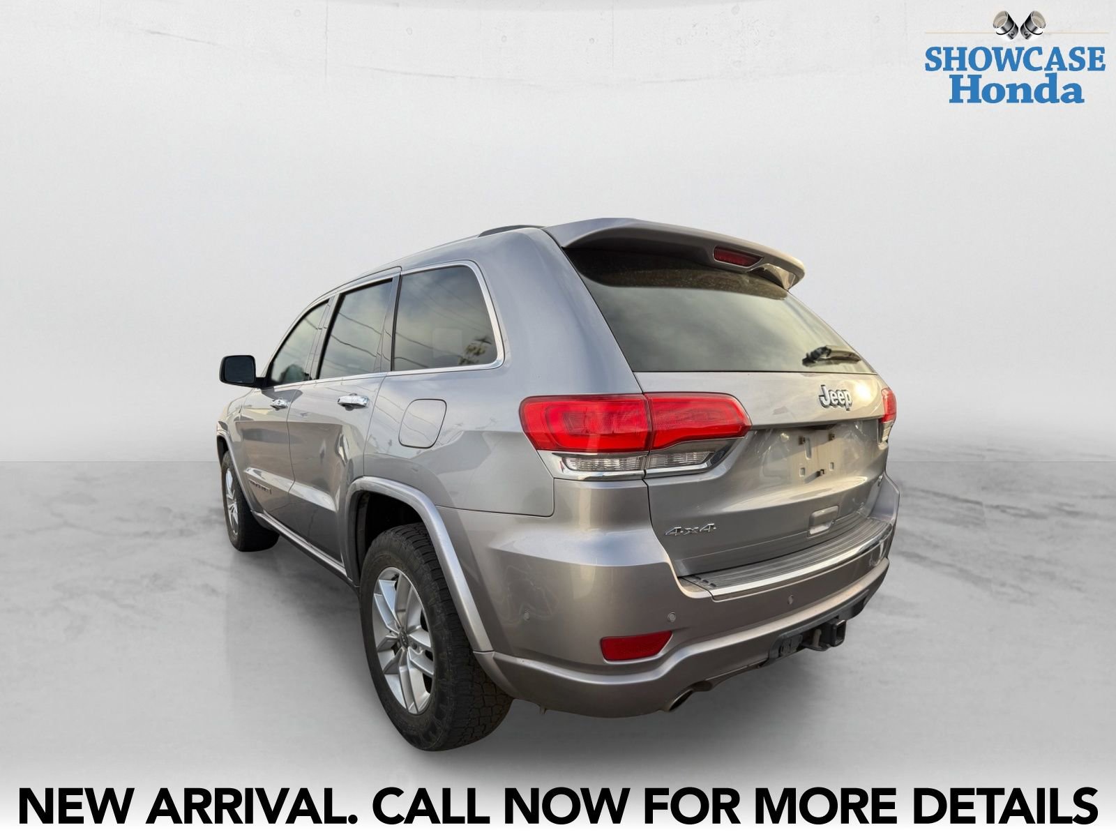 Used 2017 Jeep Grand Cherokee Overland w/ Jeep Active Safety Group AWD/4WD image 4