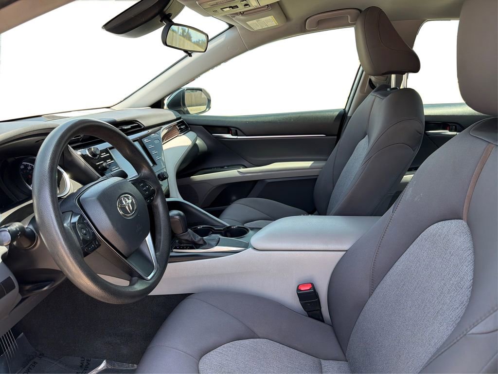 Used 2020 Toyota Camry LE image 10