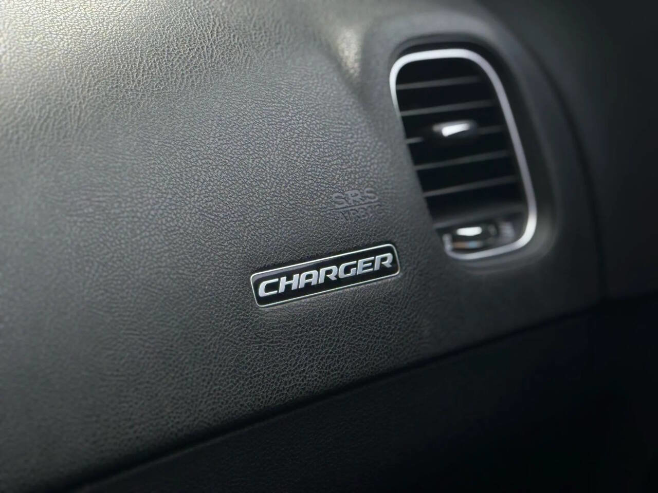 Used 2016 Dodge Charger SXT image 11