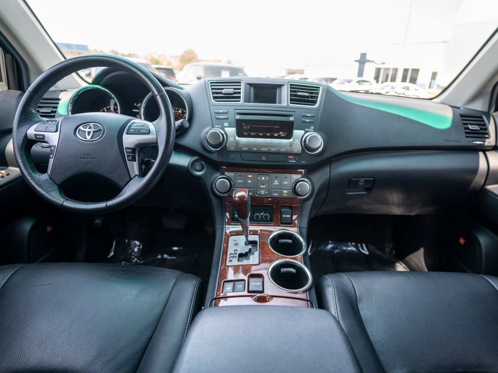 Used 2012 Toyota Highlander Limited w/ Tow Pkg AWD/4WD image 17