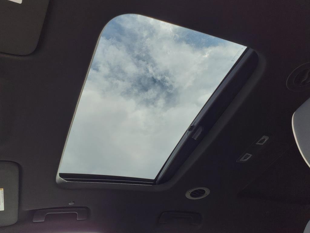 Used 2023 Chevrolet Traverse Premier image 14