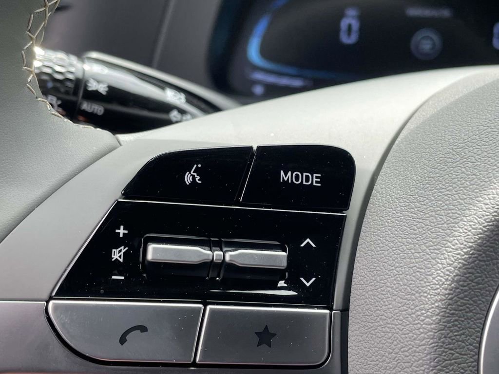 Used 2025 Hyundai Elantra Sport FWD image 22