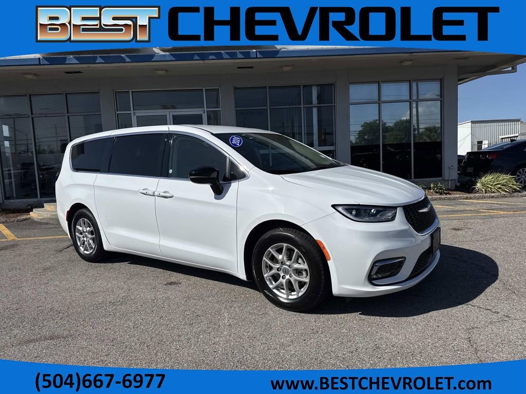 Used 2024 Chrysler Pacifica Touring-L image 1