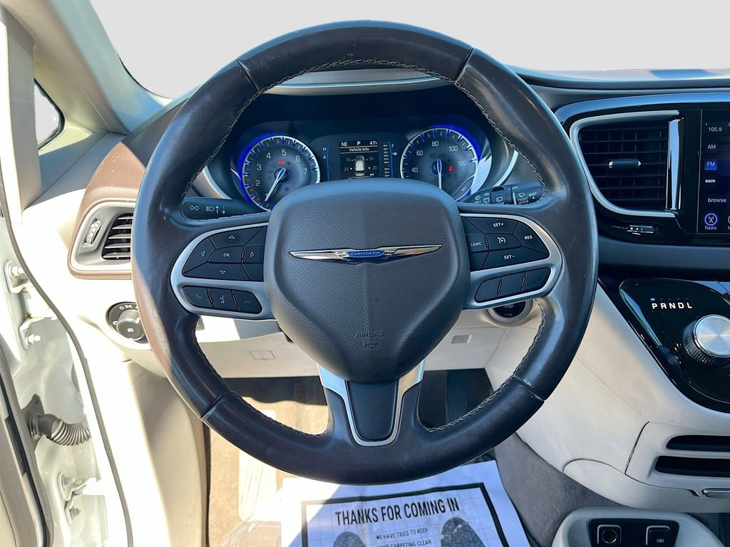 Used 2017 Chrysler Pacifica Touring-L image 11