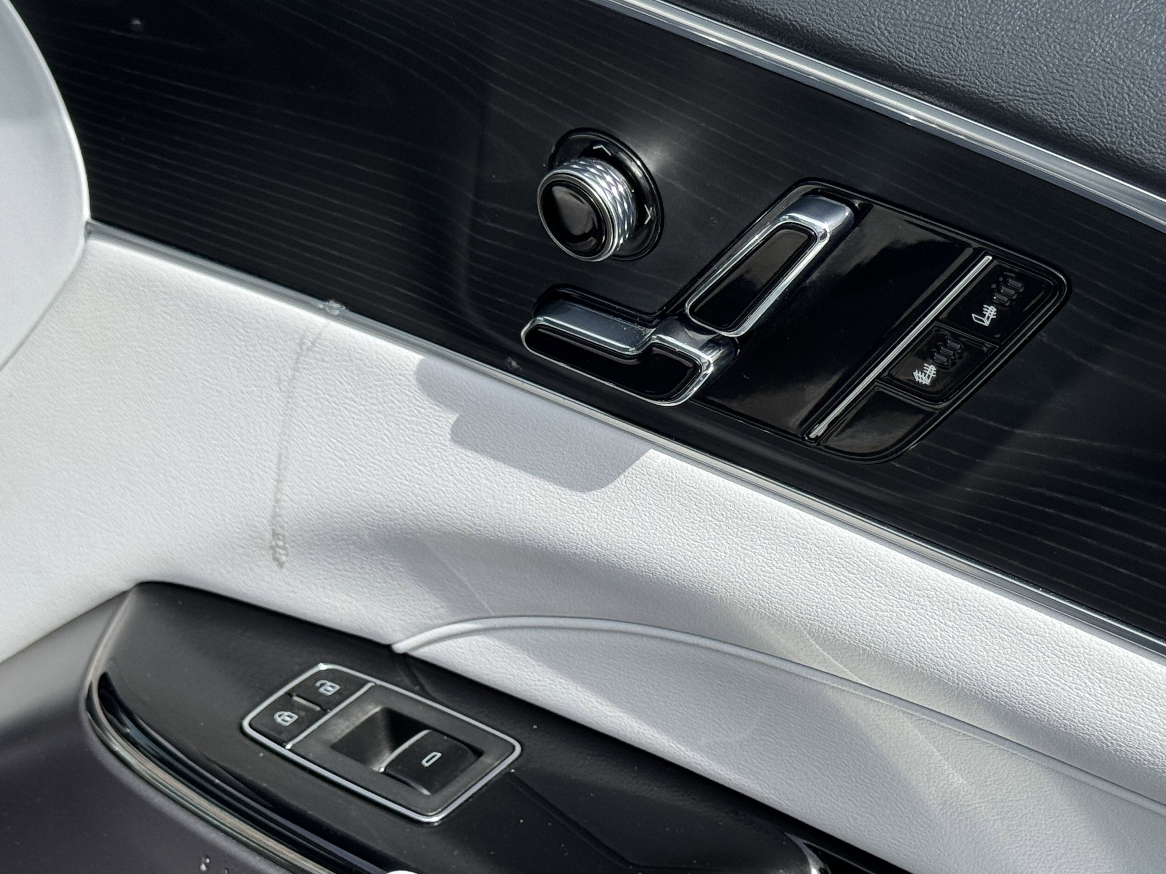 Used 2024 Cadillac Lyriq Luxury AWD/4WD image 37