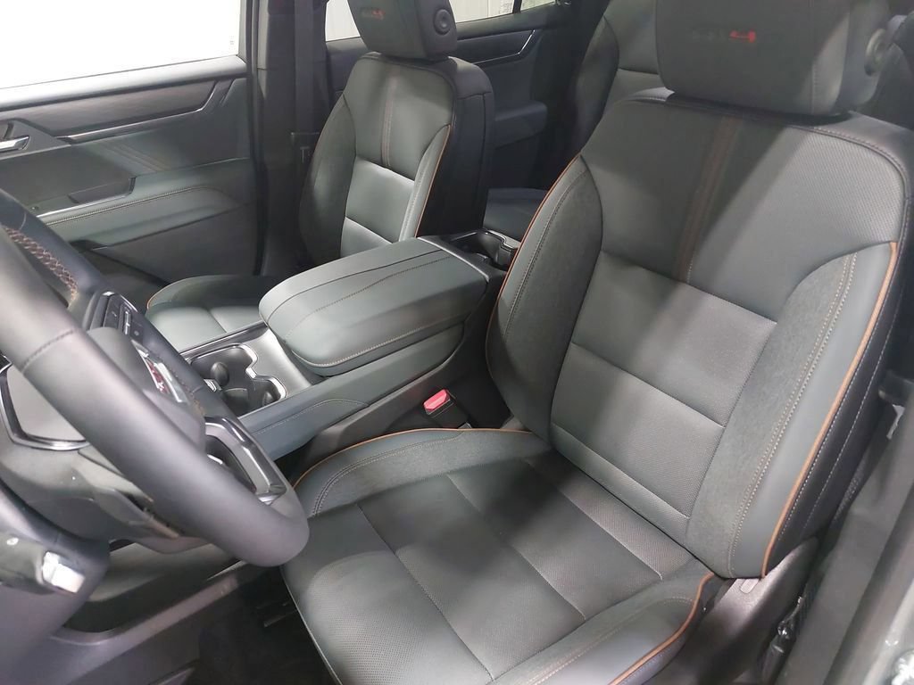 New 2025 GMC Acadia AT4 w/ LPO, Floor Liner Package AWD/4WD image 17