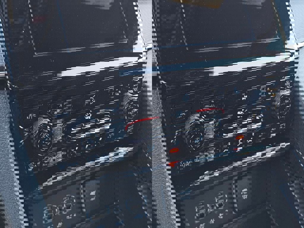 New 2025 Jeep Grand Cherokee Altitude image 21