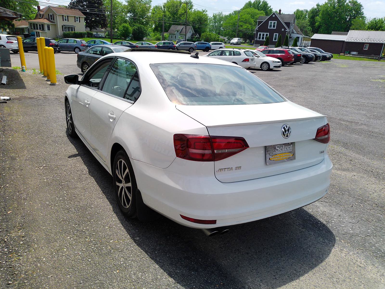 Used 2017 Volkswagen Jetta SE FWD image 6