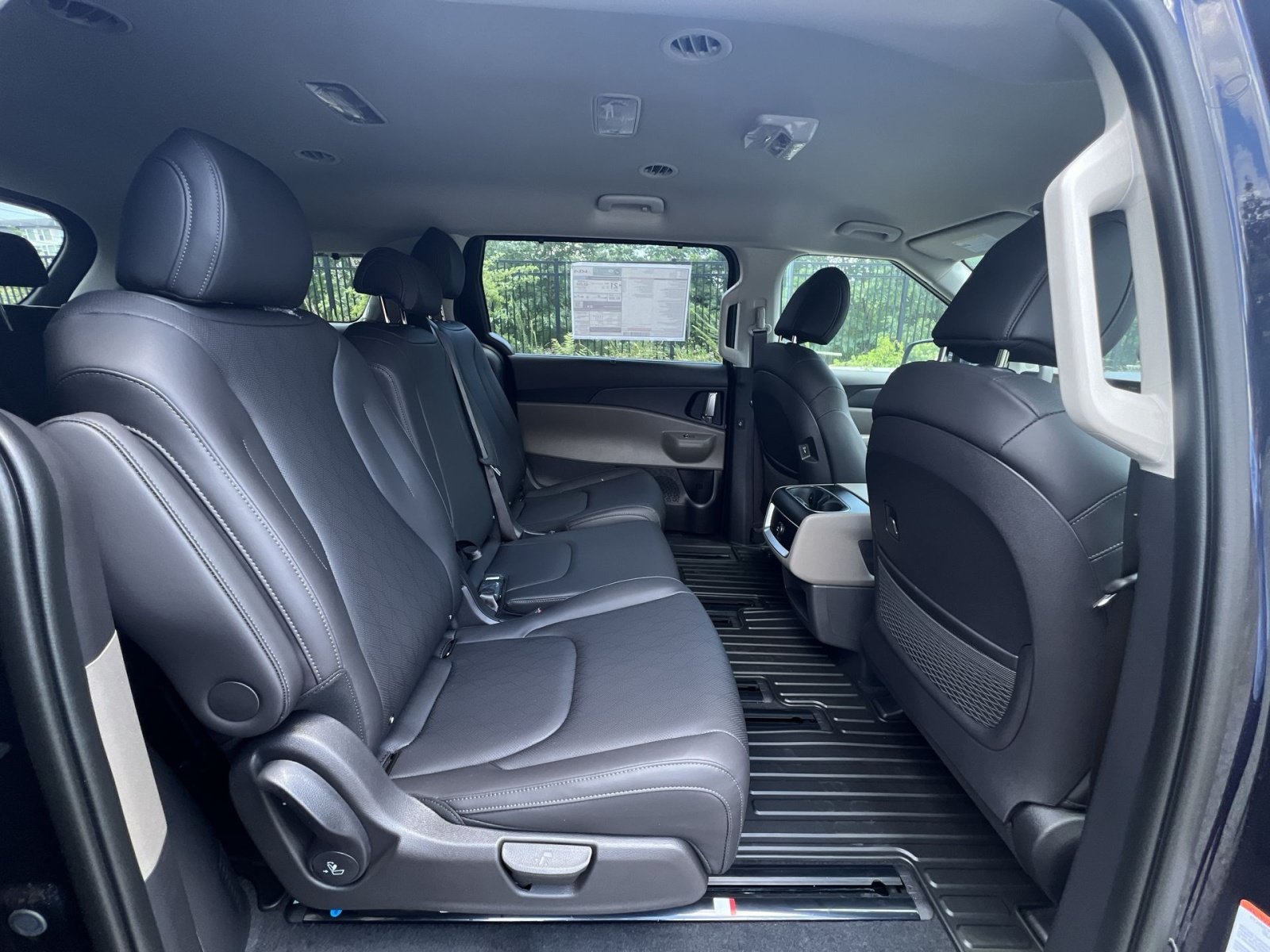 New 2026 Kia Carnival EX FWD image 33