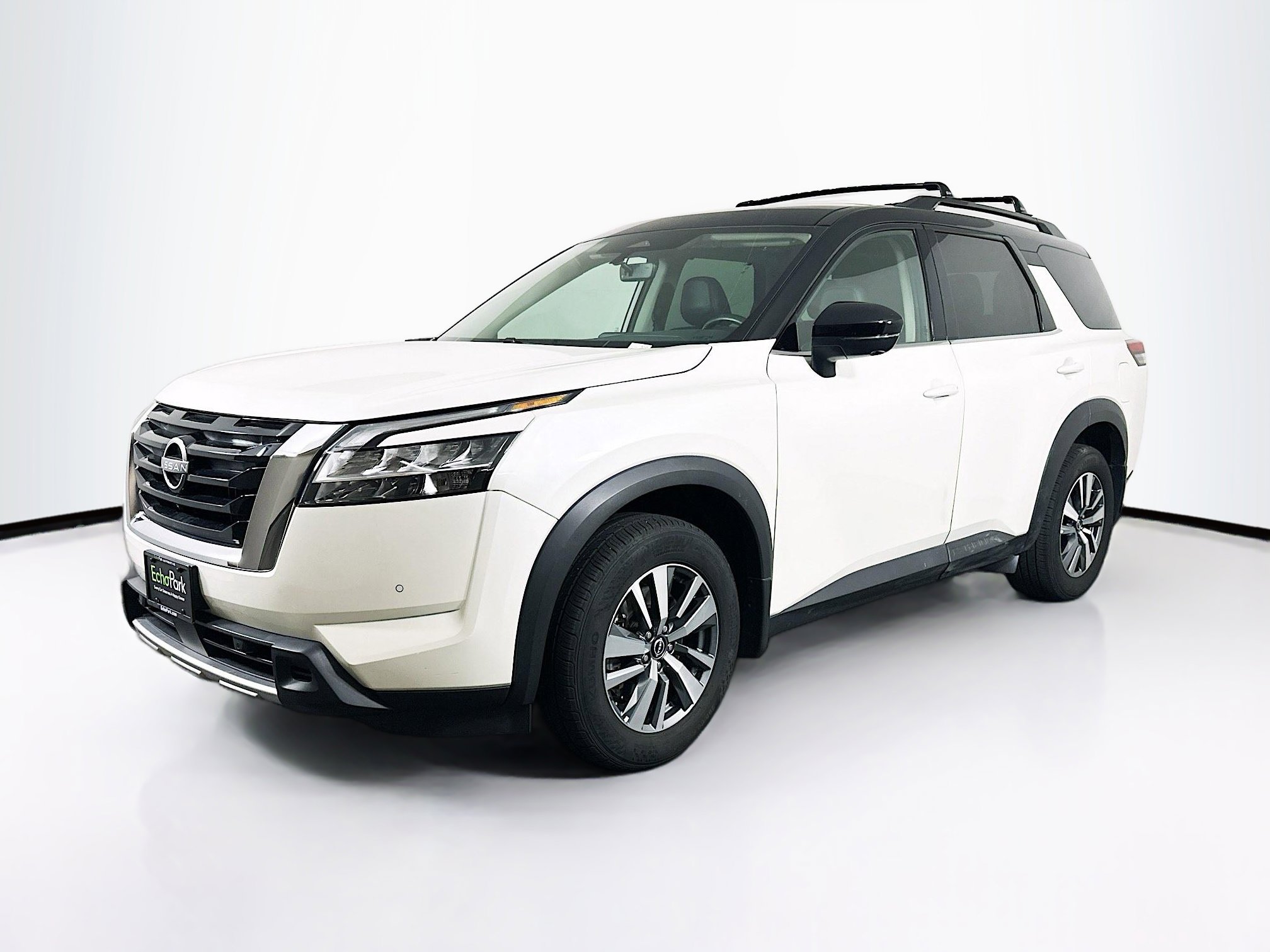 Used 2024 Nissan Pathfinder SL AWD/4WD image 3