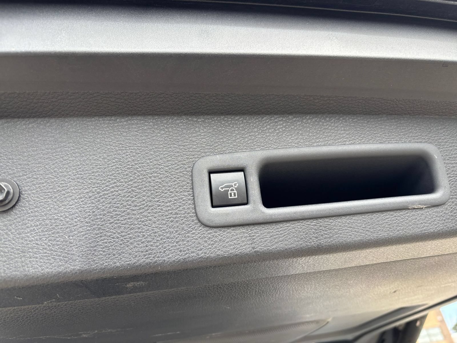 Used 2025 Toyota Sienna XLE FWD image 21