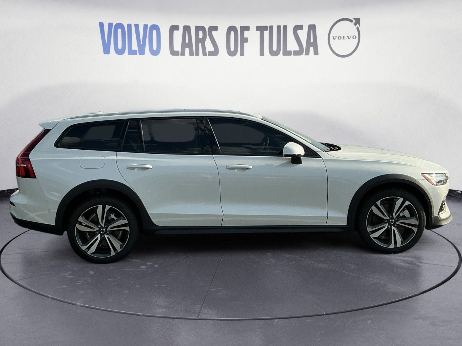 New 2026 Volvo V60 B5 Cross Country Plus w/ Protection Package Premier AWD/4WD image 6