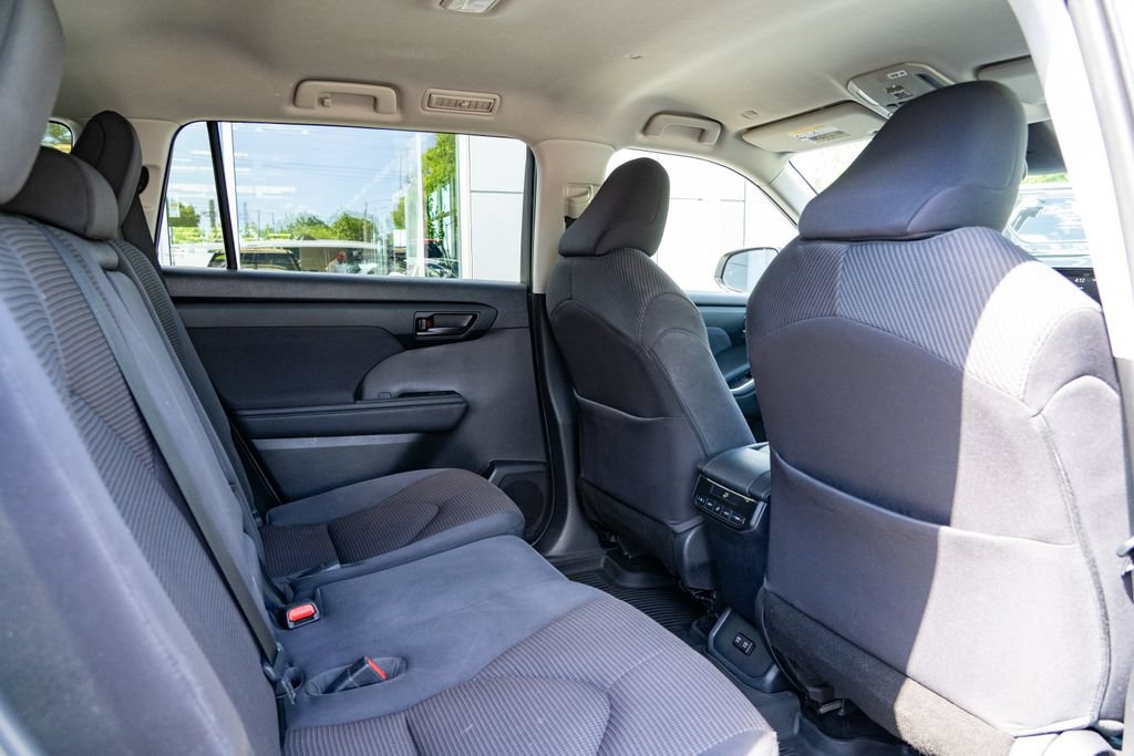 Used 2020 Toyota Highlander LE AWD/4WD image 26