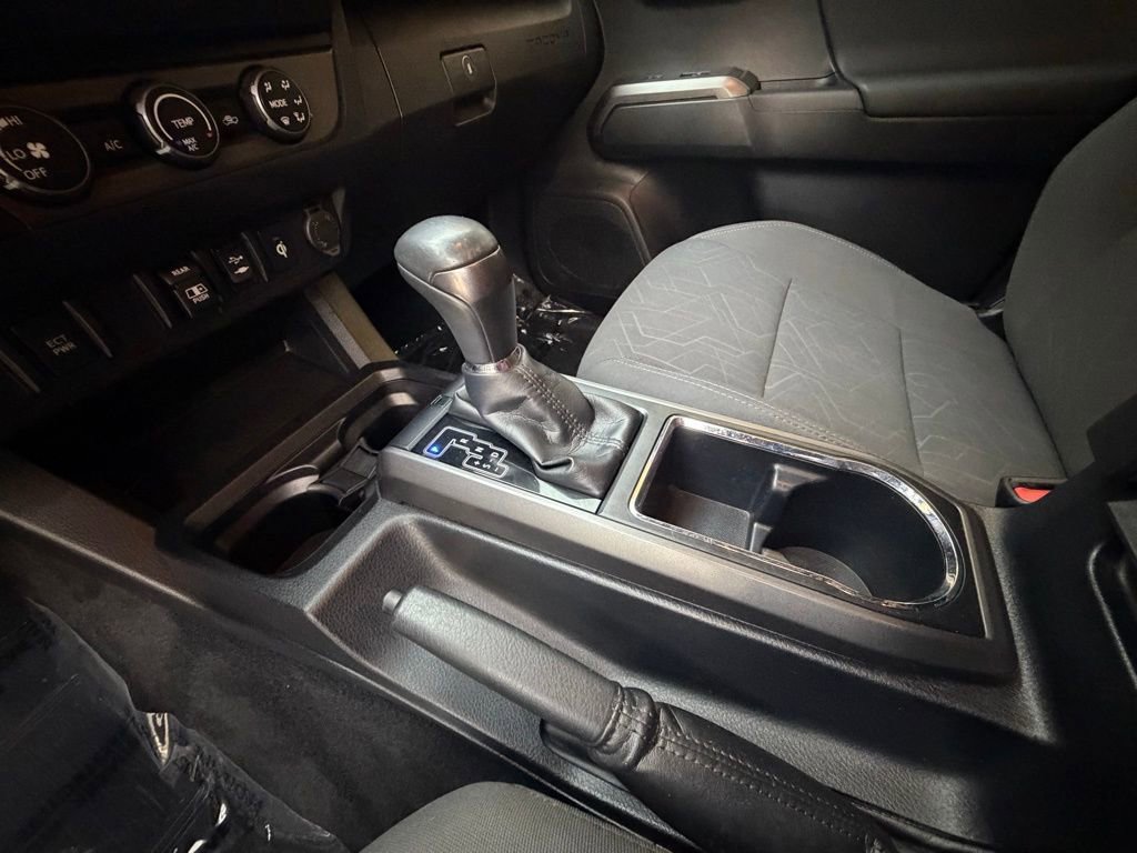 Used 2019 Toyota Tacoma TRD Sport AWD/4WD image 19