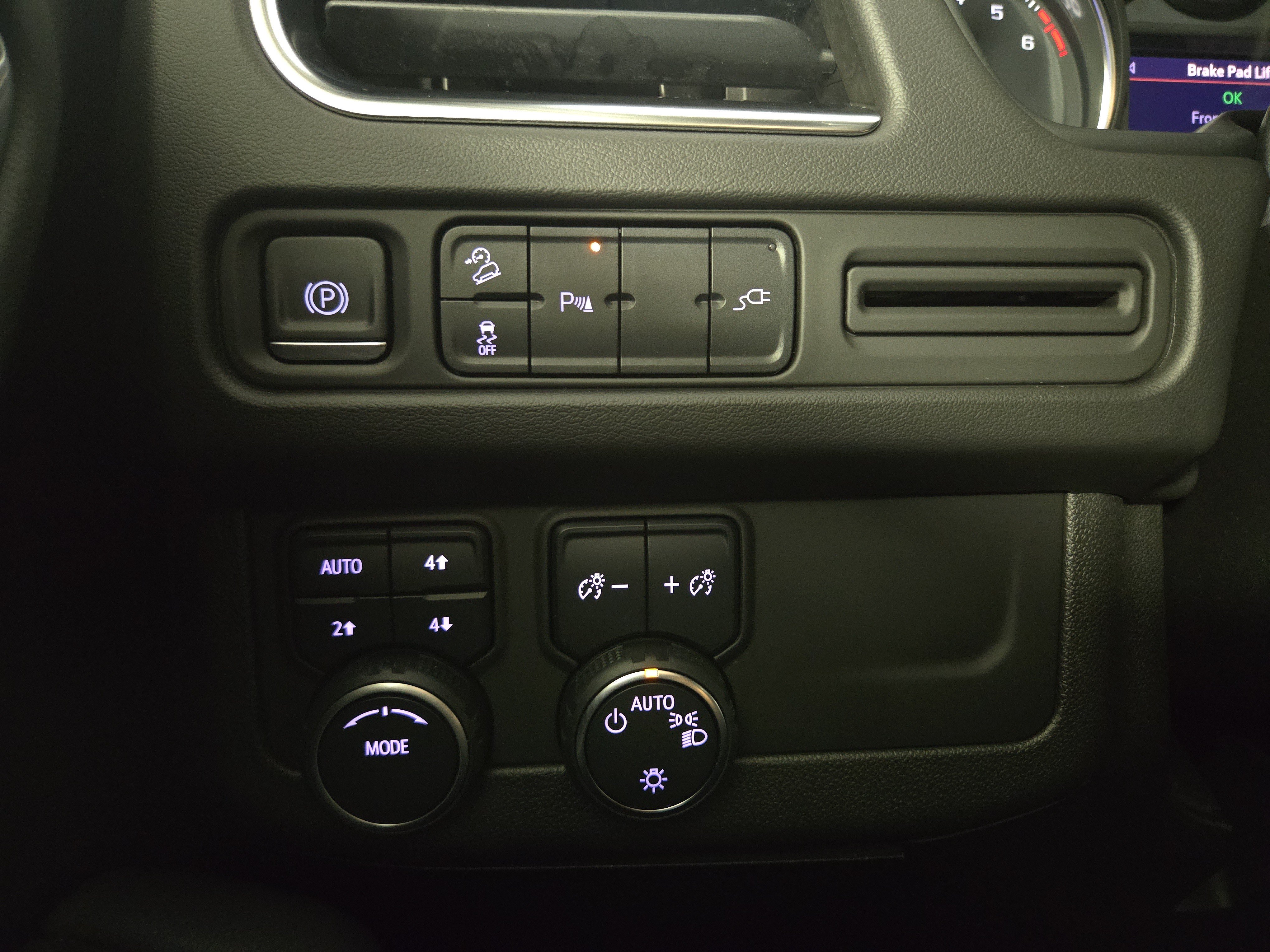 Used 2021 Chevrolet Suburban Z71 w/ Rear Media and Nav Package AWD/4WD image 27
