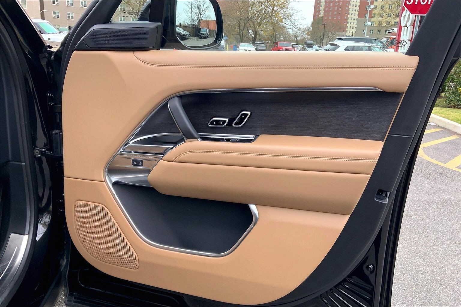 Used 2025 Land Rover Range Rover Long Wheelbase SE image 22