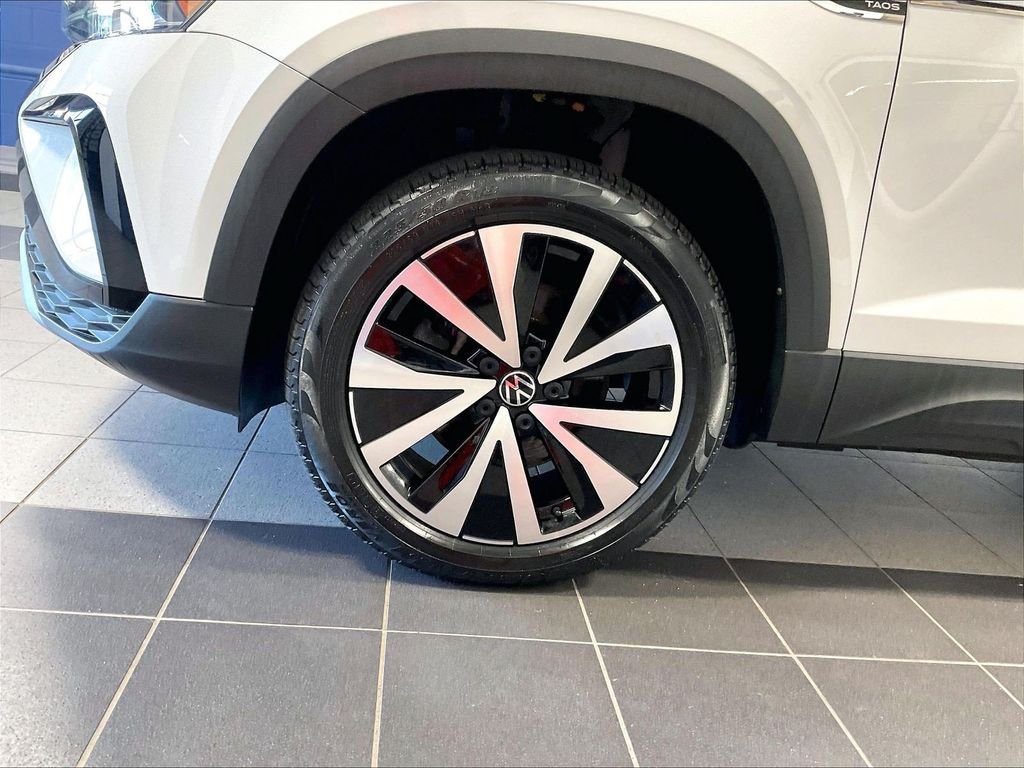 Used 2023 Volkswagen Taos SE AWD/4WD image 7