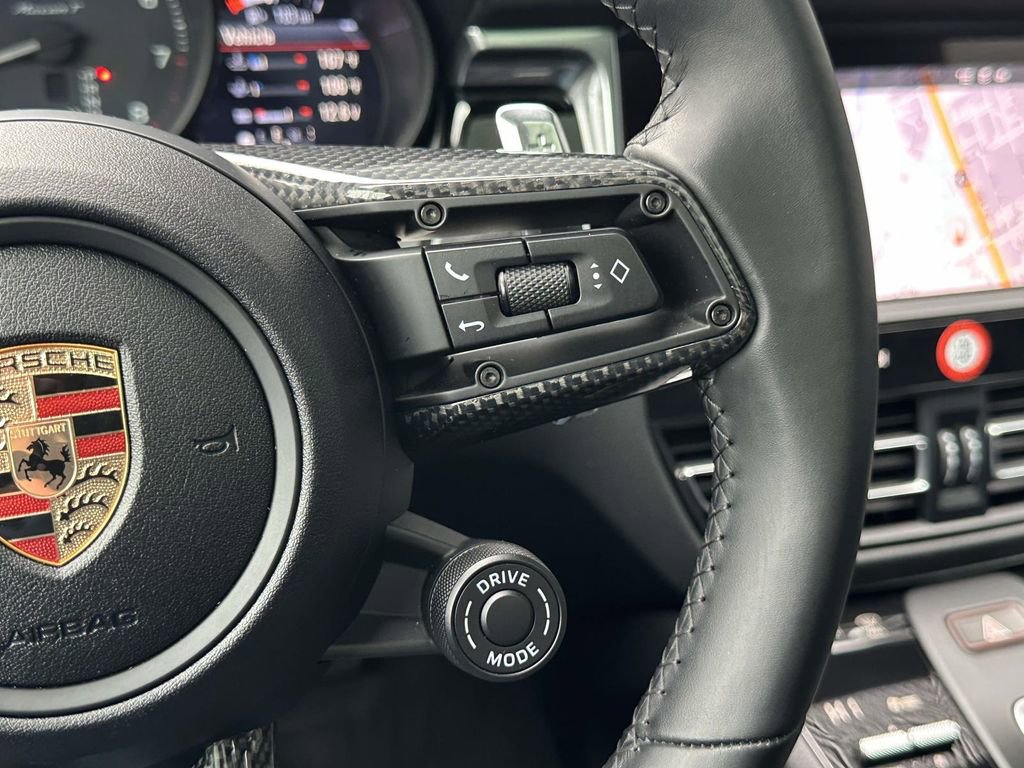 Certified 2025 Porsche Macan Turbo image 23