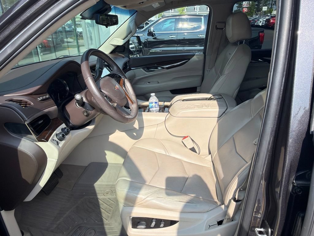 Used 2017 Cadillac Escalade Premium Luxury AWD/4WD image 5