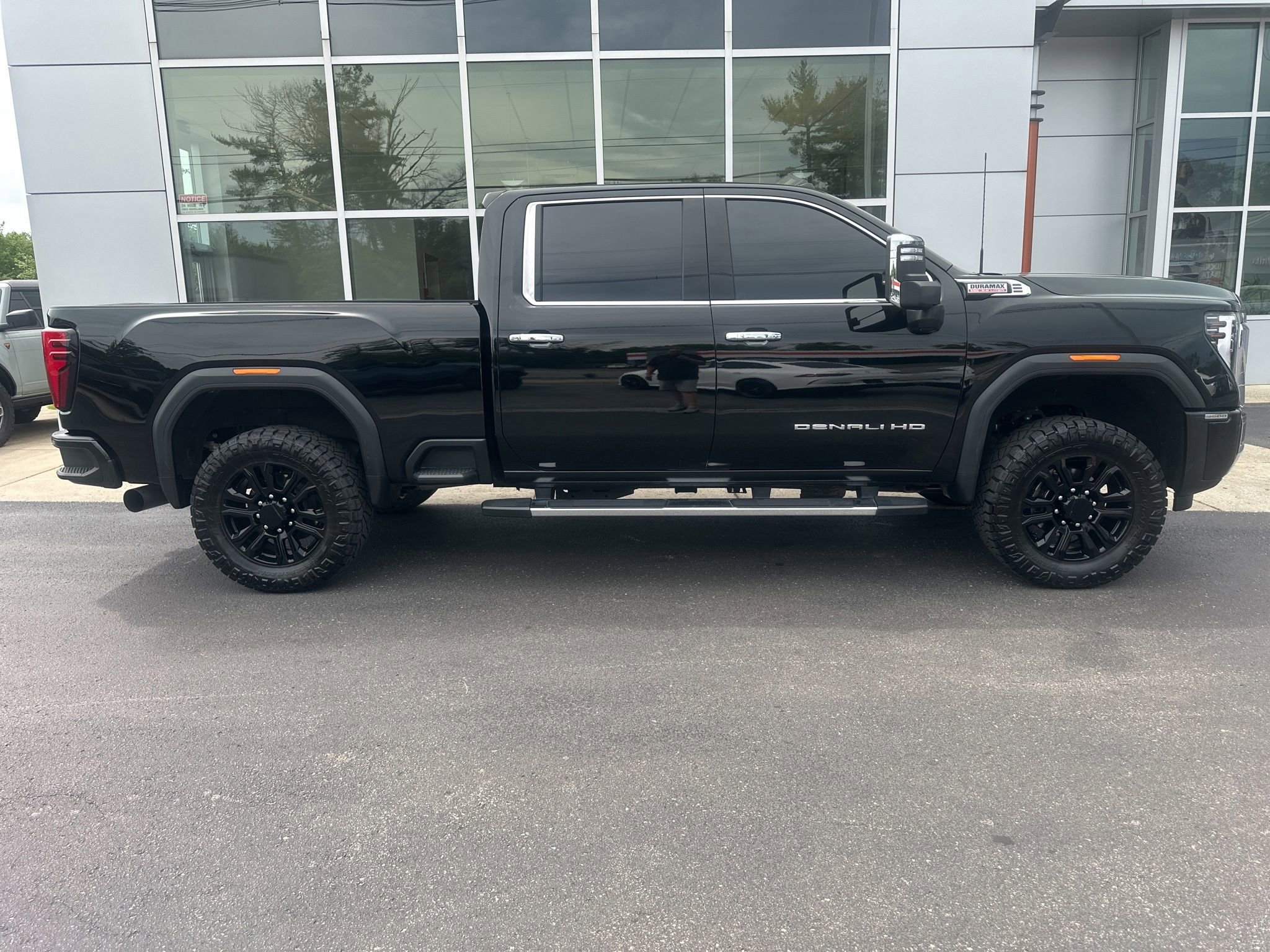 Used 2025 GMC Sierra 3500 Denali w/ Denali Reserve Package AWD/4WD image 4