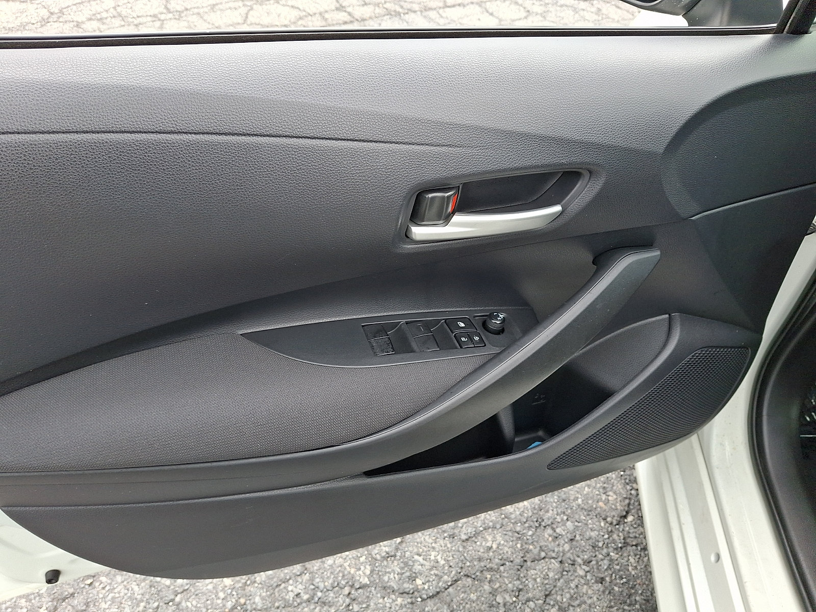 Used 2021 Toyota Corolla LE FWD image 12