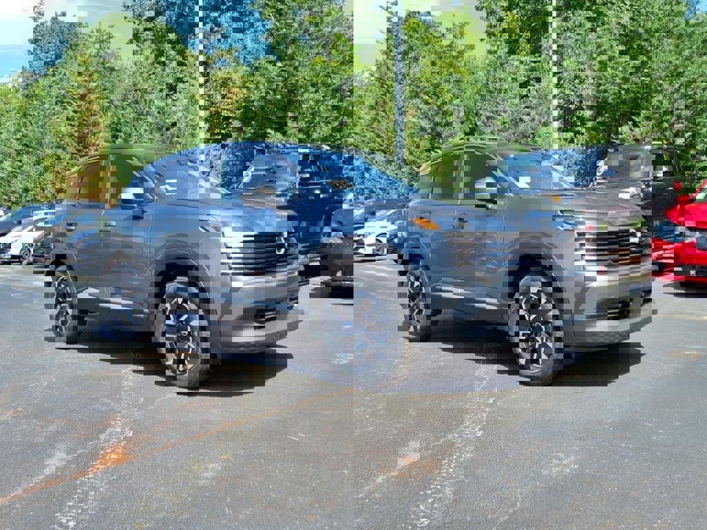 New 2025 Nissan Kicks SV