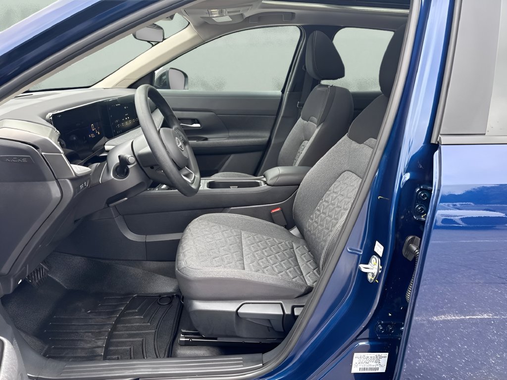 Used 2026 Nissan Kicks SV w/ SV Premium Package FWD image 9