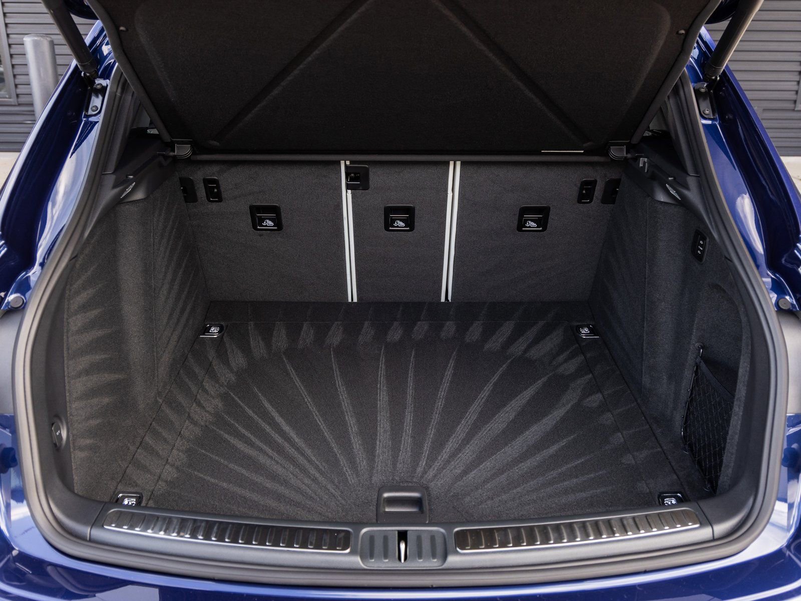 New 2026 Porsche Macan Turbo image 38