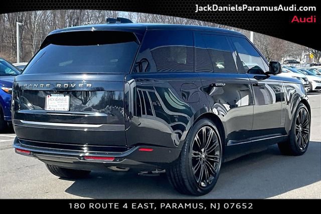 Used 2025 Land Rover Range Rover SE image 2