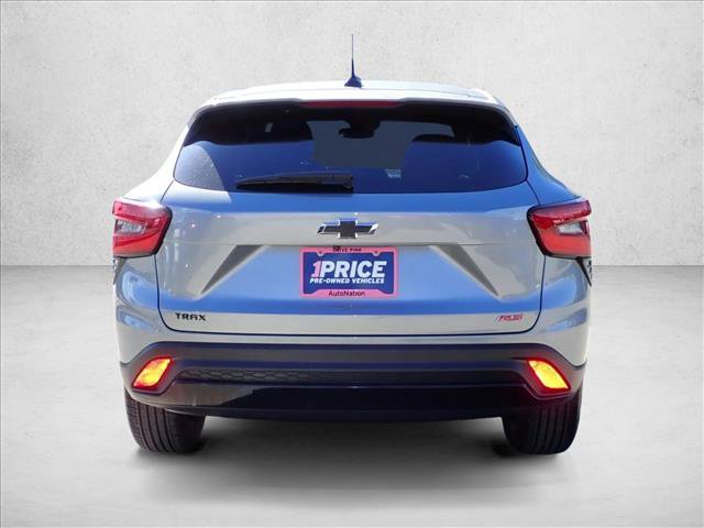 Used 2024 Chevrolet Trax RS w/ Sunroof Package image 3