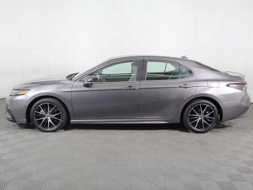Used 2023 Toyota Camry SE image 14