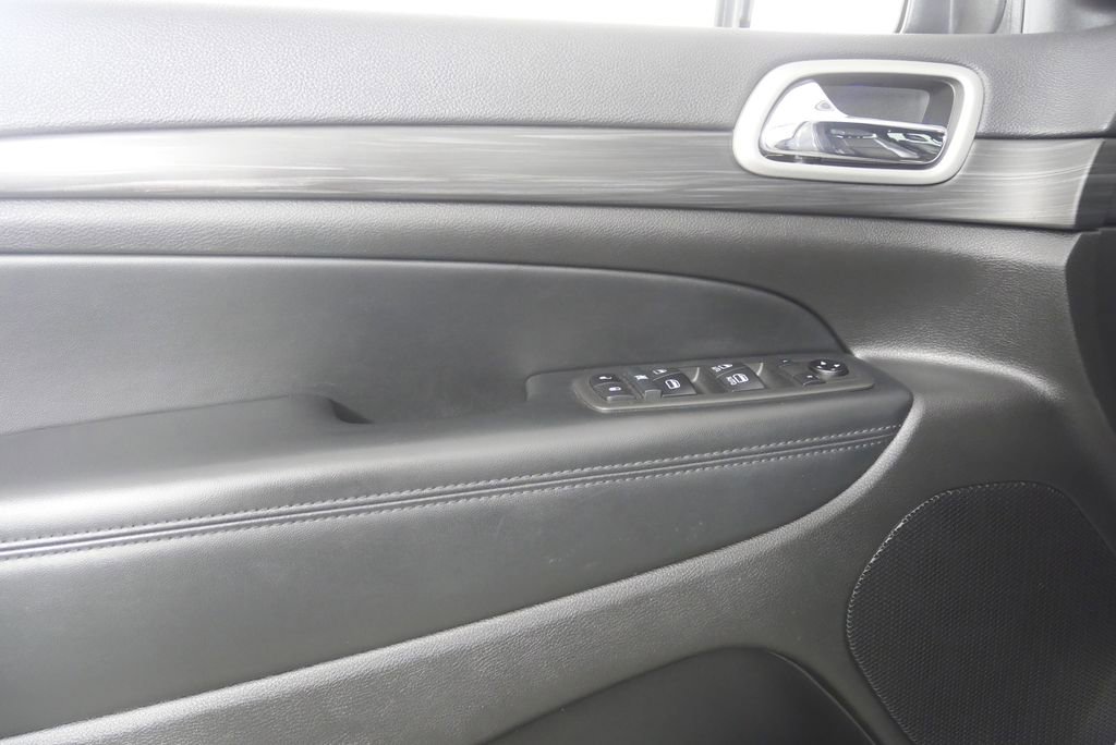 Used 2021 Jeep Grand Cherokee Laredo X AWD/4WD image 8