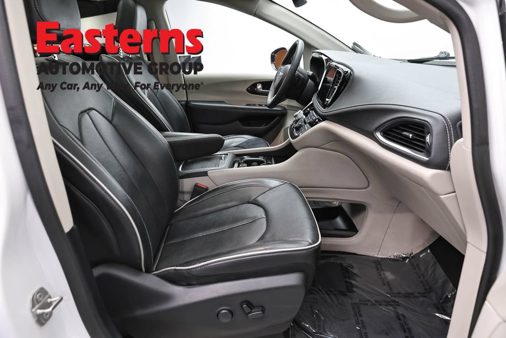 Used 2023 Chrysler Pacifica Limited FWD image 24