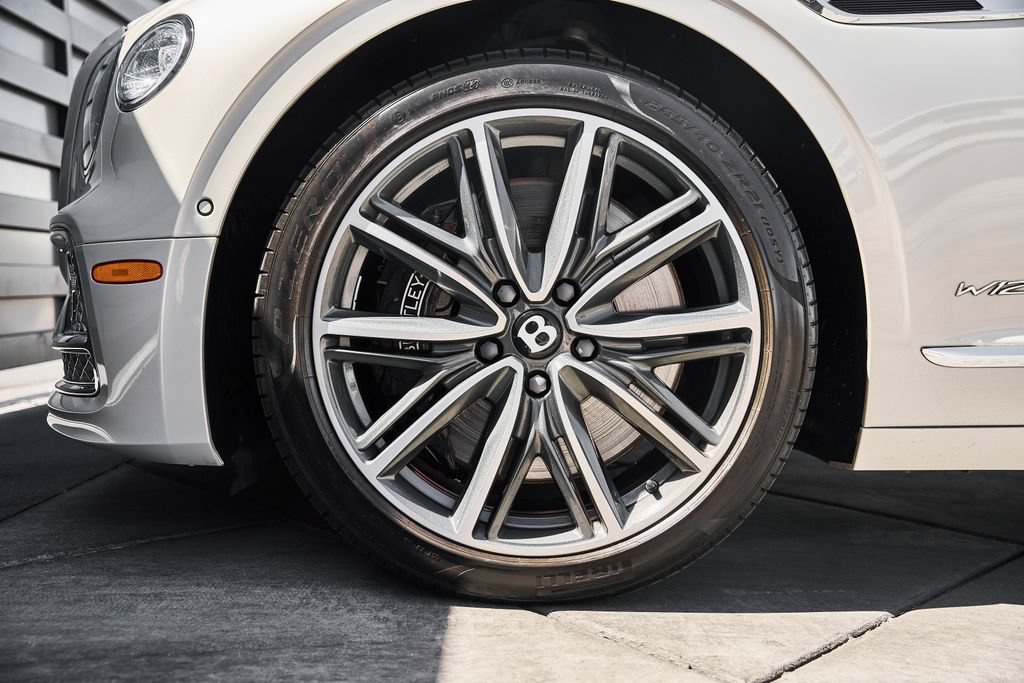 Used 2022 Bentley Flying Spur W12 AWD/4WD image 3