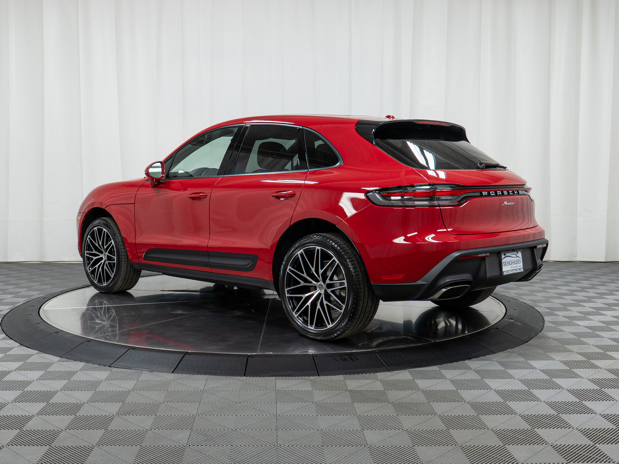 Used 2025 Porsche Macan image 3